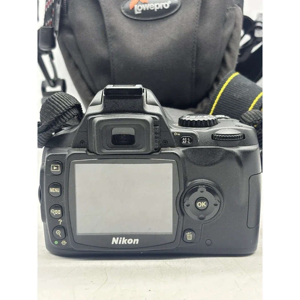 NIKON D40 DSLR CAMERA Kit DIGITAL Handheld Camera + DX  AF-S 18-55mm LENS Bag